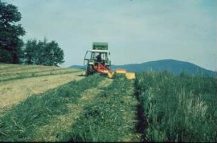 Fotografie: Futterernte, Mähwerk, Heckanbau, Scheibenmähwerk, Mähaufbereiter