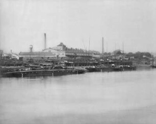 Maschinenfabrik und Schiffswerft. Ansicht von der Elbe : Dresden-Übigau. Maschinenfabrik und Schiffswerft. Ansicht von der Elbe
