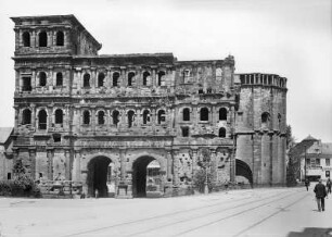 Trier, Porta Nigra : Trier. Porta Nigra. Stadtseite von Südosten