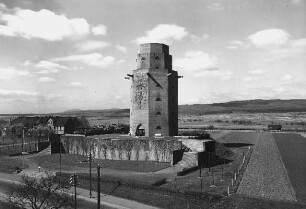 Wasserturm und Gedenkstätte auf dem Wartberg; Friedberg, Frankfurter Straße 23