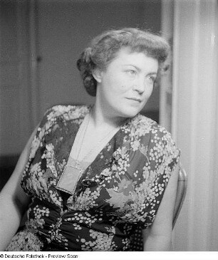 Porträt der Kammersängerin Elfride Trötschel