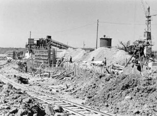 Bau der Staustufe Pleidelsheim/Neckar