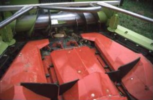 Fotografie: Erntetechnik, Feldhäcksler selbstfahrend, Maispflückvorsatz