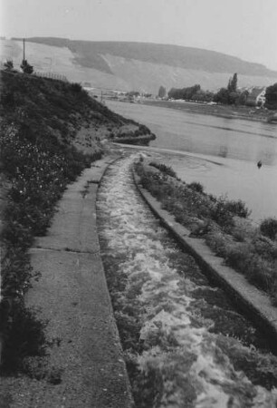Bootsgasse Stauanlage Zeltingen/Mosel