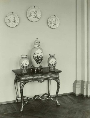 Zwinger, Pavillon E, erweiterte Porzellan-Aufstellung, Chinesische Vasen