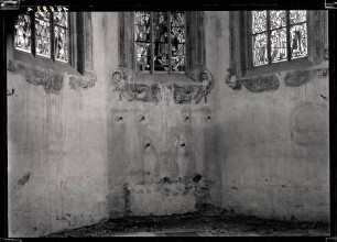 Evangelische Pfarrkirche innen; Ostwand im Chor nach Freilegung der Fresken