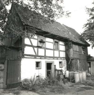 Dresden-Trachau, Gaußstraße 4. Häusleranwesen (1786/1800). Nebengebäude (Wohnstallhaus mit Scheunenteil). Hofansicht