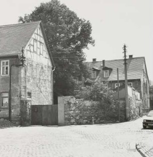 Jena-Wenigenjena, Helmboldstraße. Ehem. Gut Wenigenjena. Wohnhaus. Straßenansicht mit Einfahrt von Westnordwest