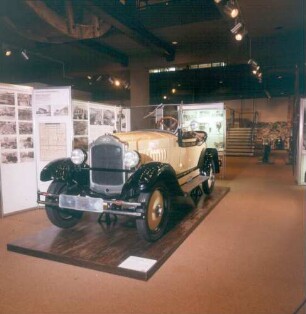 Rüsselsheim. Stadt- und Industriemuseum. Personenwagen (Oldtimer) Opel mit 14-PS Motor (1913-1914)