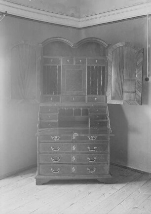 Schreibschrank : Schreibschrank (geöffnet). Holz, furniert. 1720/1730. Moritzburg, Schloss, 3. Etage, Jägerturm