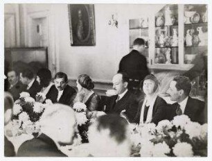 Frühstück in der französichen Botschaft in Washington D.C. zu Ehren des Besuchs von Pierre Laval in den USA. obere Reihe, 4. von links: Pierre Laval