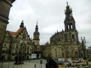 Dresden: Schloßplatz mit Georgentor, Hausmannsturm, Katholischer Hofkirche