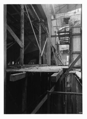 Industrie-Kraftwerk. Gerüst im Kesselhaus I : Lauta (Niederlausitz). Industrie-Kraftwerk. Gerüst im Kesselhaus I