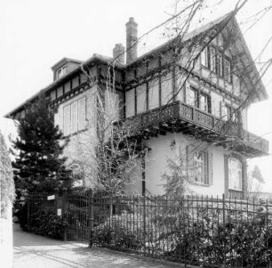 Wohnhaus; Bad Homburg, Im Rosengarten 4
