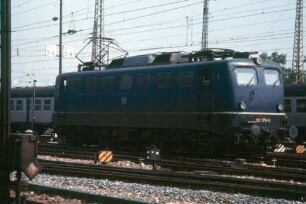 Stuttgart Hbf. Gleis Lok 110 176