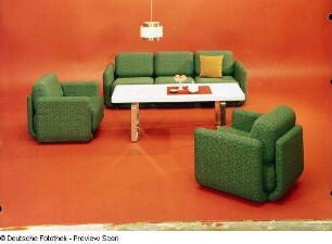 Couchtisch : Sitzgruppe und Couchtisch (1975; VEB Möbelkombinat "neuzera" Rathenow)