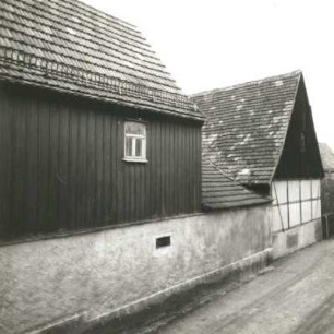 Dresden-Cossebaude, Hauptstraße 7. Dreiseithof (1801/1850). Seitengebäude und Scheune, Rückseite von der Brauergasse