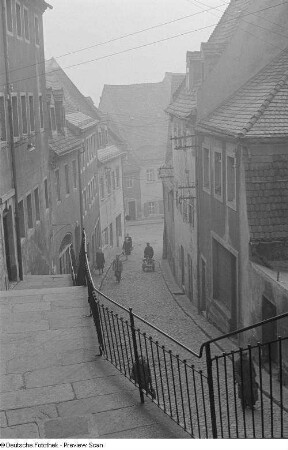 Blick von den Schloßstufen auf die Burgstraße