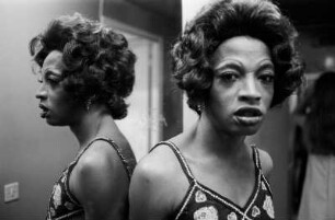 Paris. Travestie. 1975. BJT 048