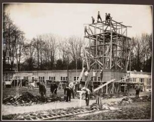 Fotoalbum: Deutsche Gartenbau- und Schlesische Gewerbe-Ausstellung (GUGALI), Liegnitz: Aufbauarbeiten der Ausstellungsgebäude (Weinrestaurant)