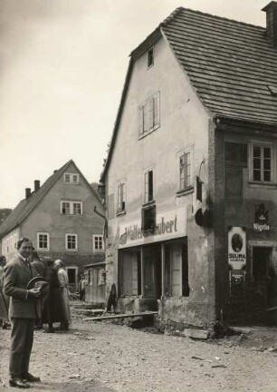 Katastrophenhochwasser im Osterzgebirge am 8. Juli 1927. Straßenbild in Berggießhübel