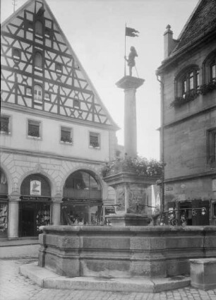 Weißenburg am Sand, Stadtbrunnen mit der Figur des Seyfried Schweppermann, Anführer des Weißenburger Fähnleins in der Schlacht bei Mühldorf