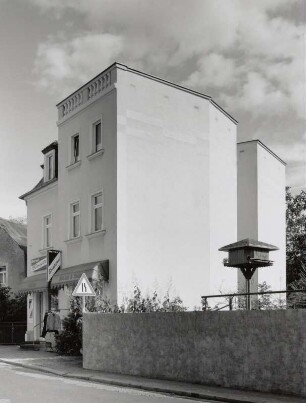Wohnhaus mit Laden