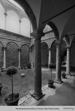 Collegio Vescovile & Seminario Vescovile & Palazzo di Giustizia, Cortile, Montepulciano