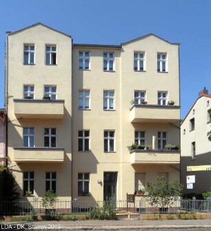 Mietshaus & Einfriedung; Berlin, Treptow-Köpenick