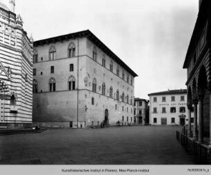 Piazza Duomo, Pistoia