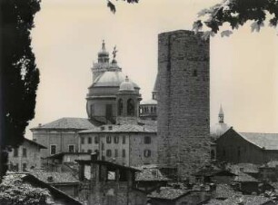 Blick v. d. Burg auf die Altstadt und die Basilika S. Maria Maggiore