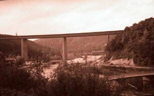 Hedemünden: Fuldatal mit Autobahnbrücke