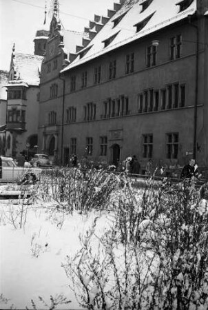 Freiburg: Rathaus (vom Trümmergrundstück) im Schnee