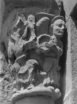 Kapitell eines Portals mit Christus und Engel mit Dornenkrone