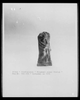 Fragment einer Statue