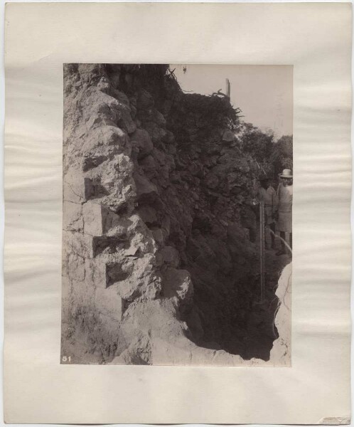 "Mound 6. detail: vertical section. View to the SW."