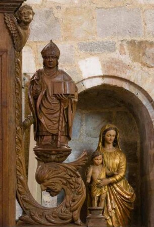 Frankreich. Auvergne. Cantal. Maurs. Kirche. 14 Jahrhundert. Holzfiguren. 15 Jahrhundert
