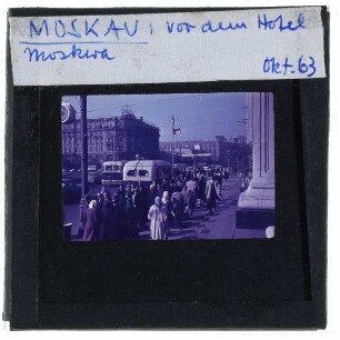 Moskau, Hotel Moskwa,Moskau, Twerskaja-Straße,Moskau, Mokovaja Straße : (Pilaster rechts: Hotel Moskwa; links Mokovaja-Straße, rechts Twerskaja-Straße)