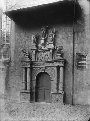 Colditz. Schloss. Portal der Schlosskapelle, ehemals als Allerheiligenkapelle geweiht