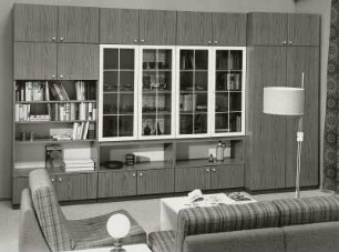 Anbauwand : Wohnzimmermöbel (1973; Möbelkombinat Erfurt (MKE)). Anbauwand und Sitzgruppe