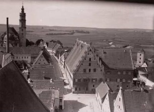 Donauwörth, Stadt : Donauwörth. Reichsstraße. Blick vom Turm der Stadtpfarrkirche gegen Benediktinerklosterkirche Heiliges Kreuz und Fuggerhaus