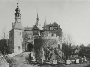 Ludwigsstadt-Lauenstein, Burg Lauenstein : Ludwigsstadt-Lauenstein. Burg Lauenstein. Aufgang mit Torwartshaus
