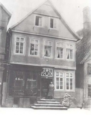 Krumme Str. 14 / Schuhmeister Klingenberg und Frau geb. Grote. Detmold. Krumme Str. Papierabzug