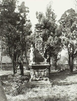 Grabmal für Anna Maria und Johann C. Trostlöwin : Böhlitz-Ehrenberg