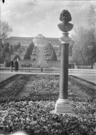 Büste des Herzog Paolo von Bracciano auf einer Säule