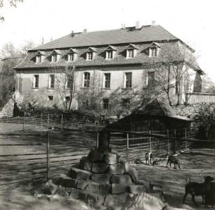 Dahme/Mark. Kavaliershaus (Nordseite des Schloßhofes, 18. Jh.). Gartenansicht von Nordost mit Wildgehege