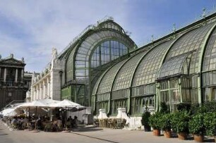 Burggarten in Wien : Blick auf das historische Palmen-und Schmetterlingshaus im Wiener Burggarten, 2008