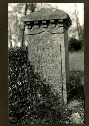 Friedhof, Grabstein des Philipp Peter Groß, 1833