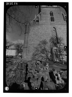 Neubrandenburg. Stadtkirche St. Marien (Wiederaufbau 1975-2001). Teilansicht von Westen