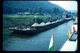 Klappschute im Vorhafen Müden/Mosel